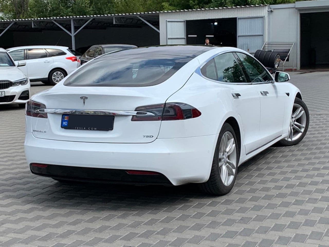 Tesla Model S 2016 — Миниатюра 4