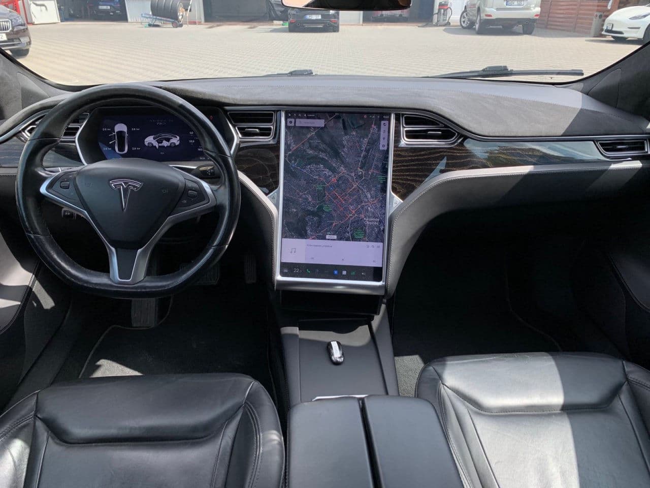 Tesla Model S 2016 — Миниатюра 10