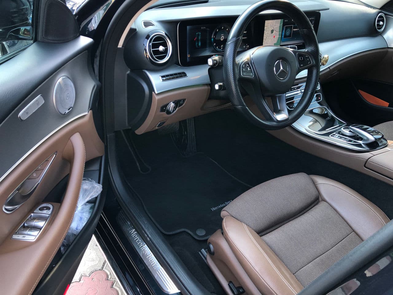 2016 Mercedes E 220 — Miniatură 5