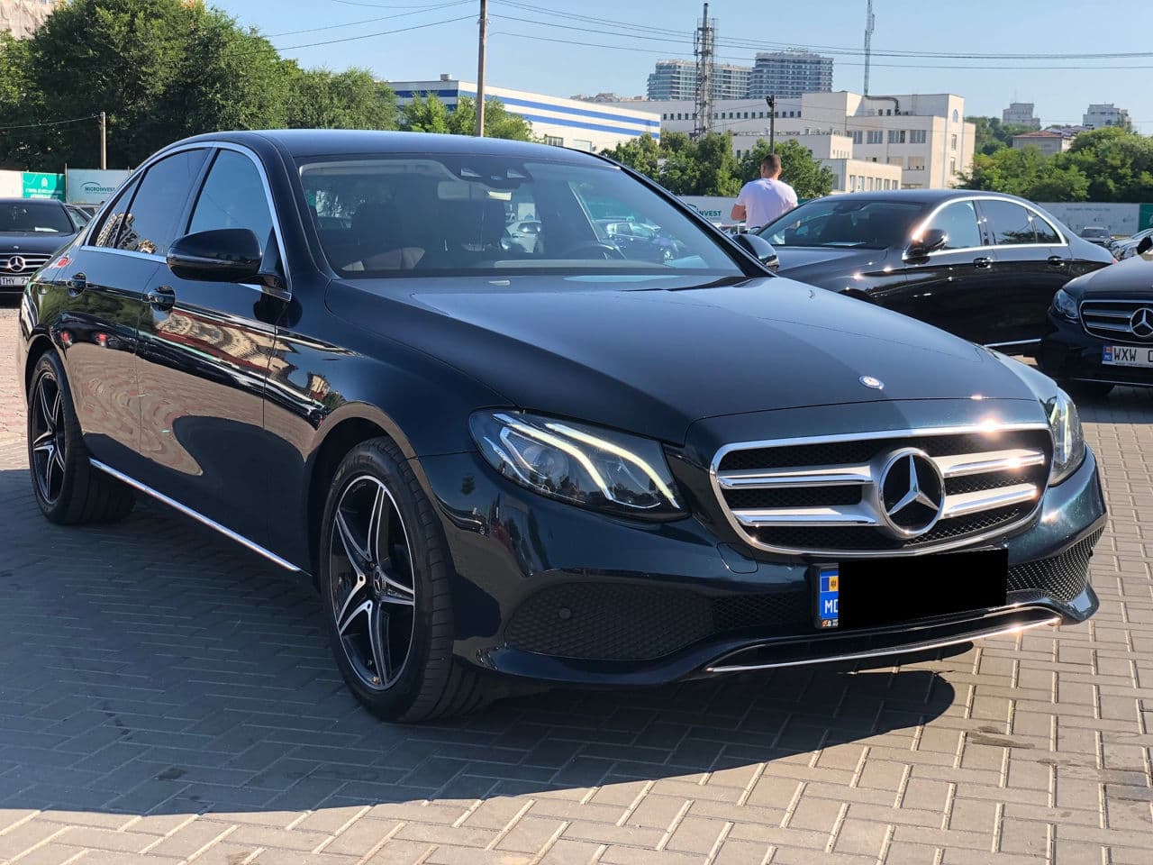 2016 Mercedes E 220 — Miniatură 4