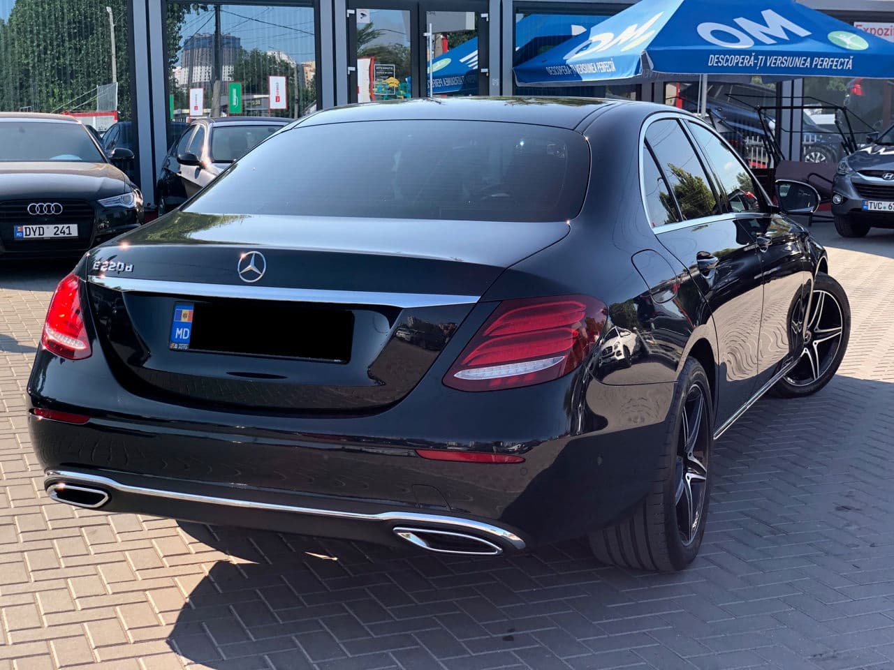 2016 Mercedes E 220 — Miniatură 3