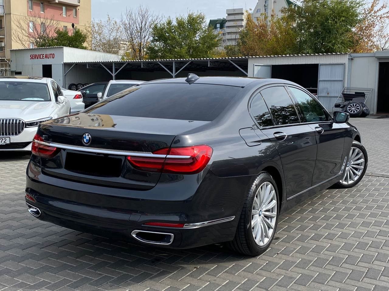 2018 BMW 740 — Miniatură 4