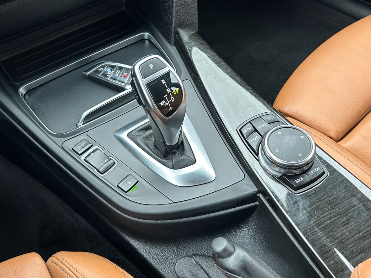 BMW 330 2017 — Миниатюра 16
