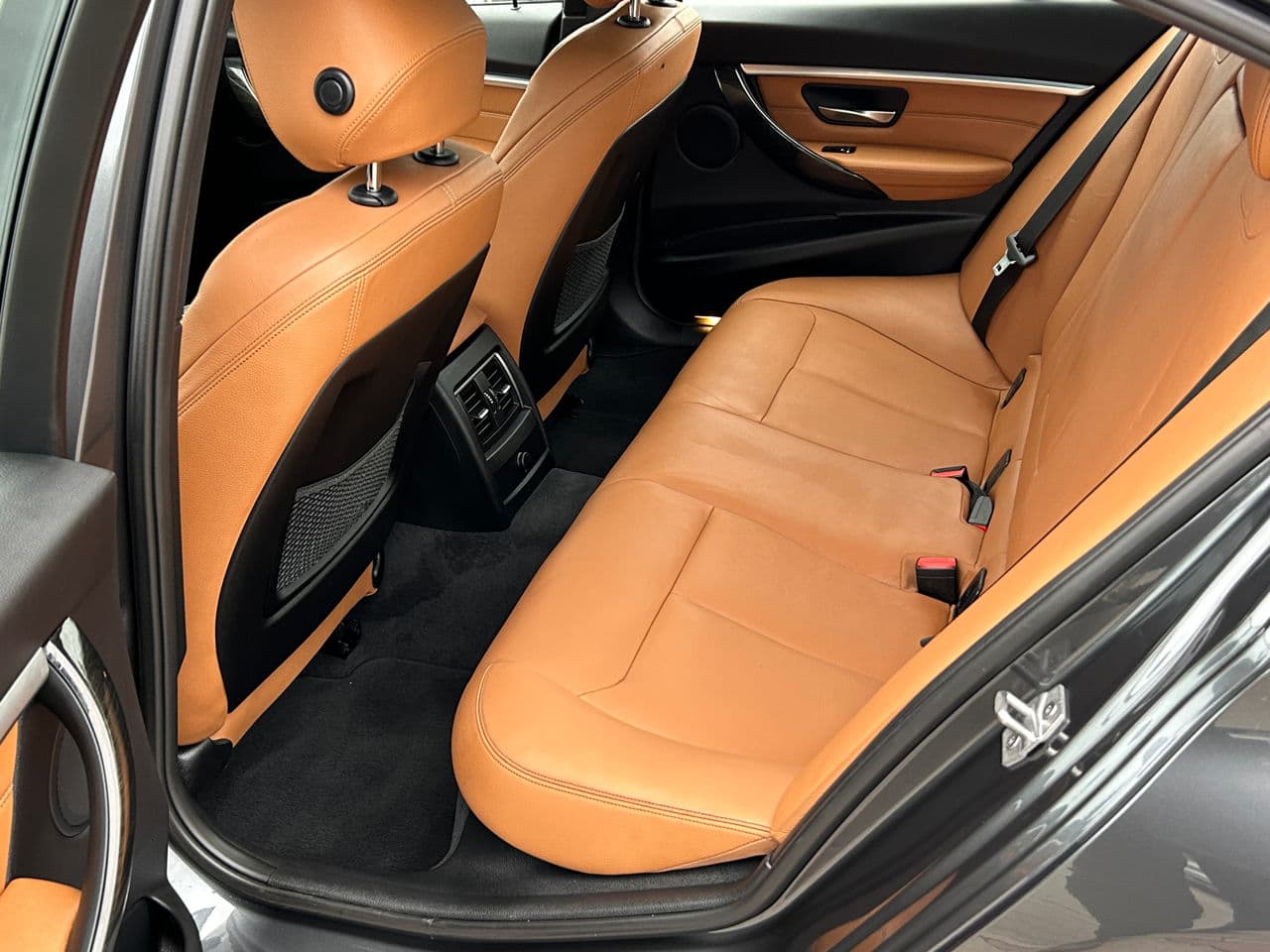 BMW 330 2017 — Миниатюра 17