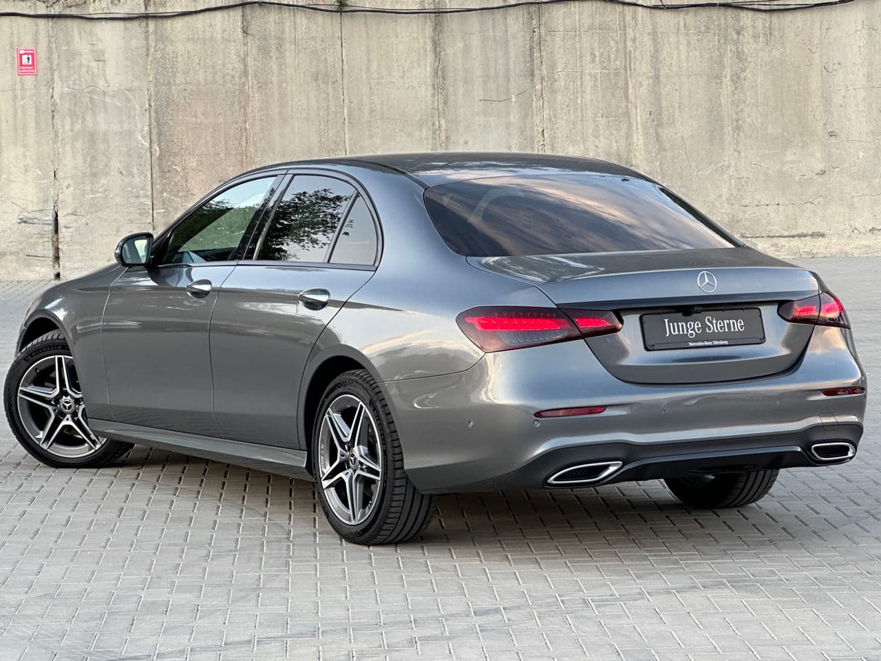 2021 Mercedes E 220 — Miniatură 2