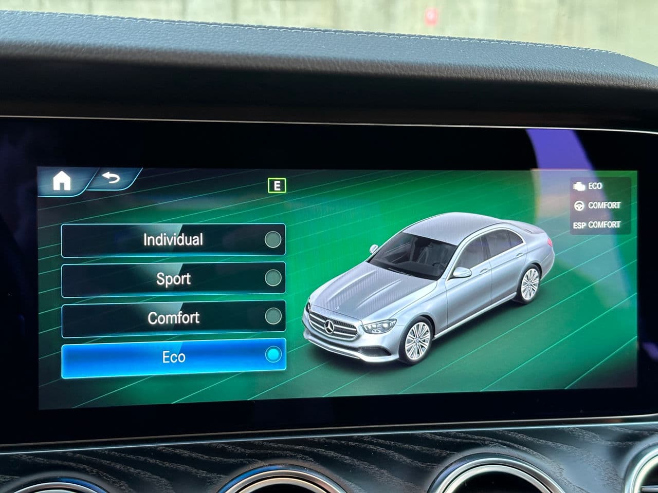 2021 Mercedes E 220 — Miniatură 17