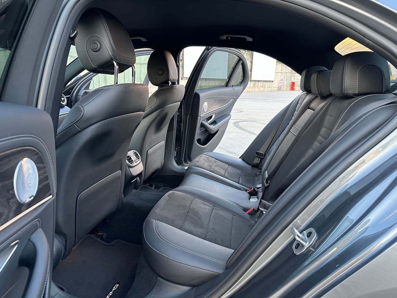2021 Mercedes E 220 — Miniatură 7