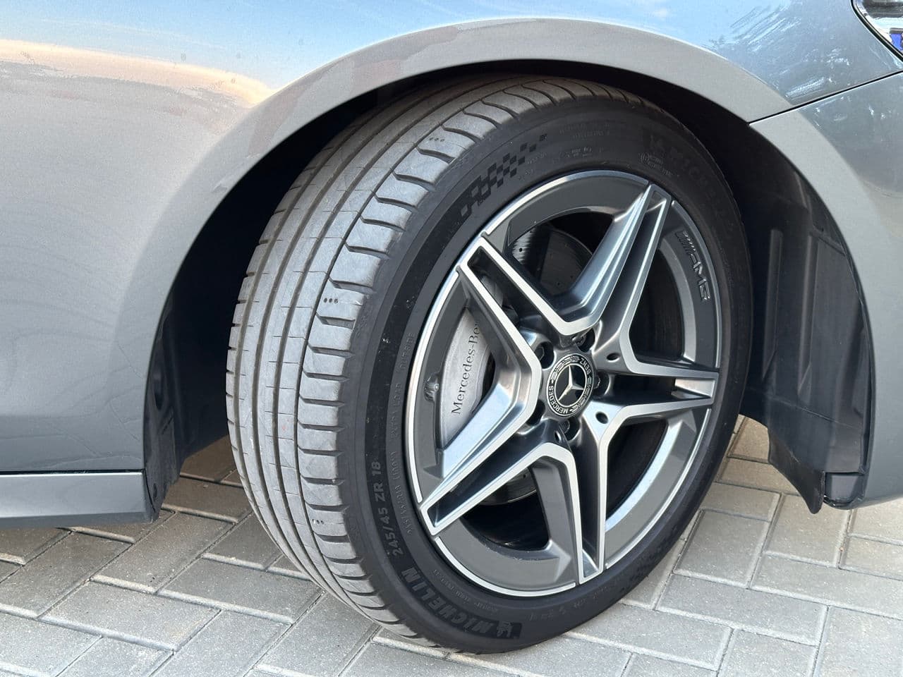 2021 Mercedes E 220 — Miniatură 26