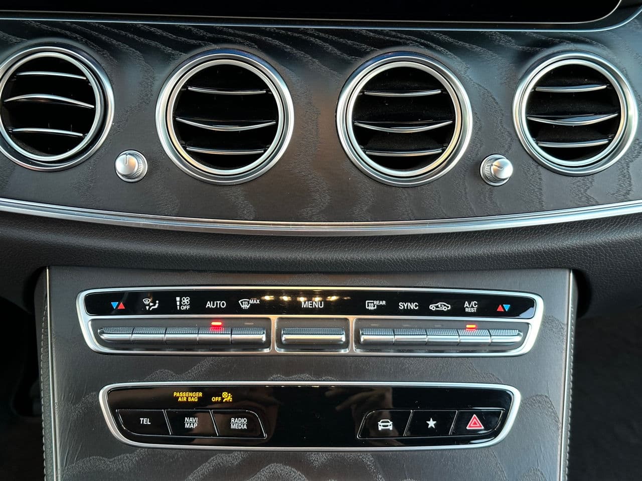2021 Mercedes E 220 — Miniatură 18
