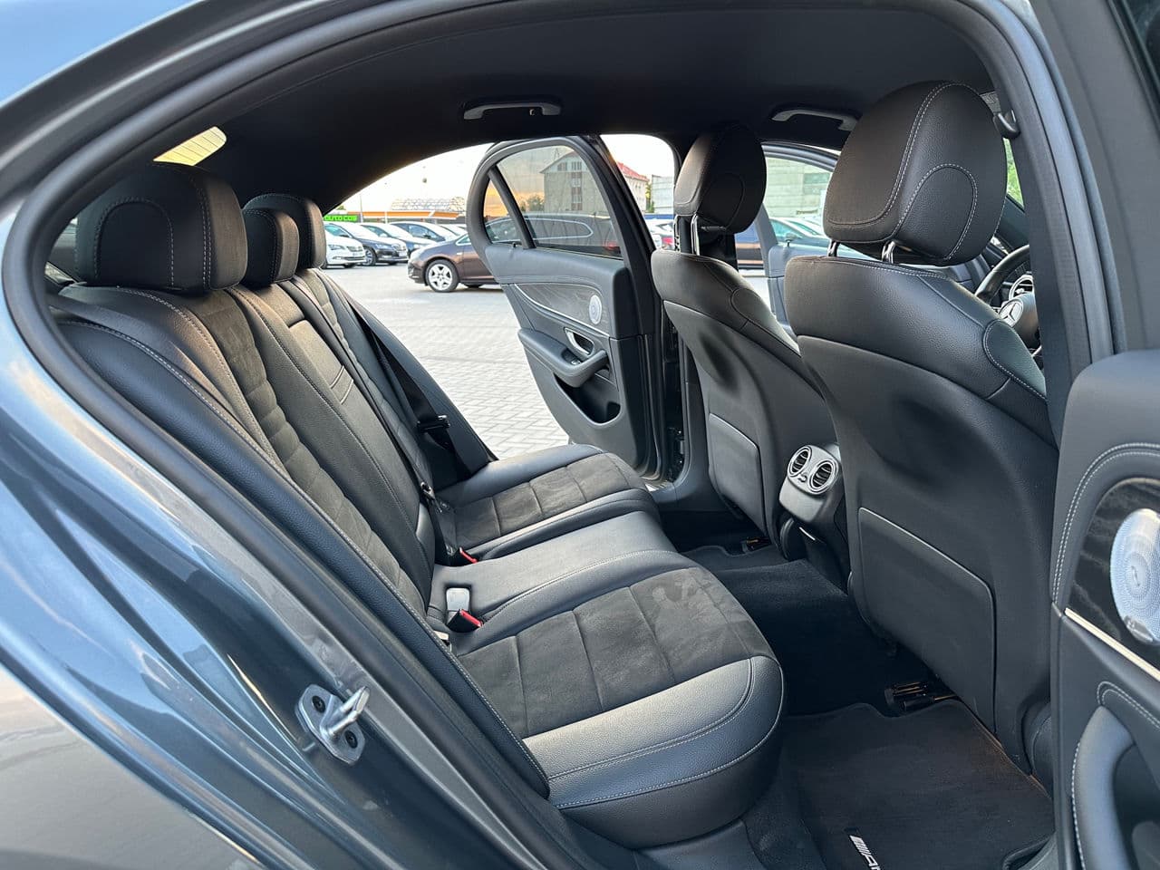 2021 Mercedes E 220 — Miniatură 8