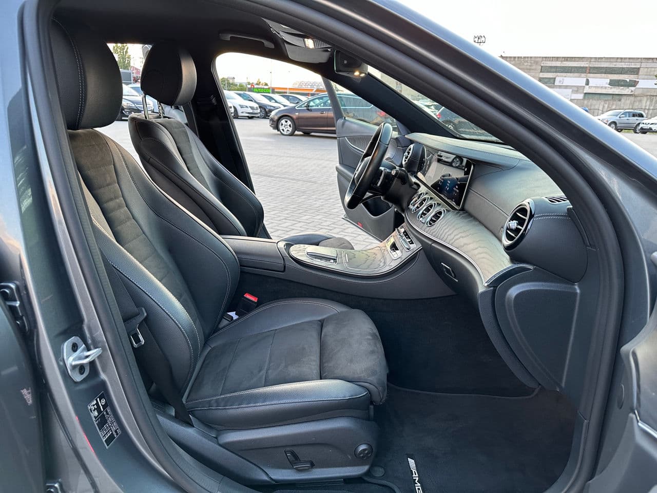 2021 Mercedes E 220 — Miniatură 9