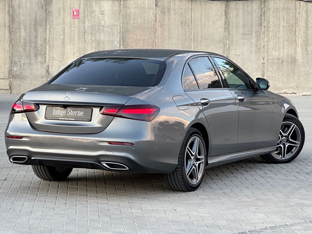 2021 Mercedes E 220 — Miniatură 5