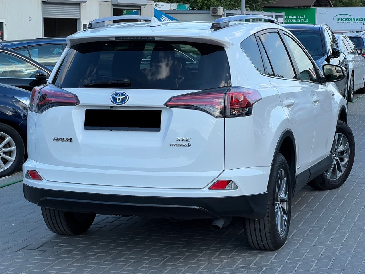 2018 Toyota Rav-4 — Miniatură 2