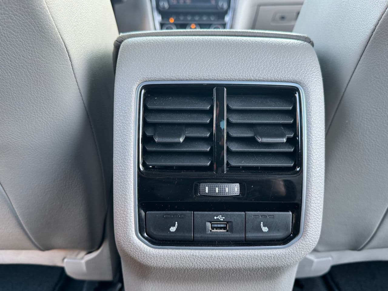 2016 Volkswagen Passat — Miniatură 14