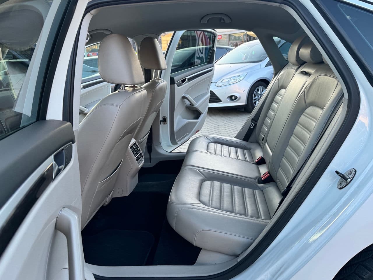 2016 Volkswagen Passat — Miniatură 13