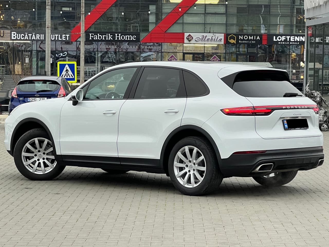 2018 Porsche Cayenne — Miniatură 4