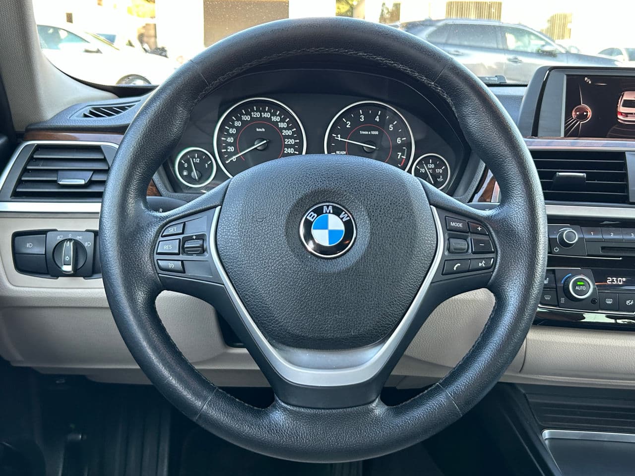BMW 320 2016 — Миниатюра 10