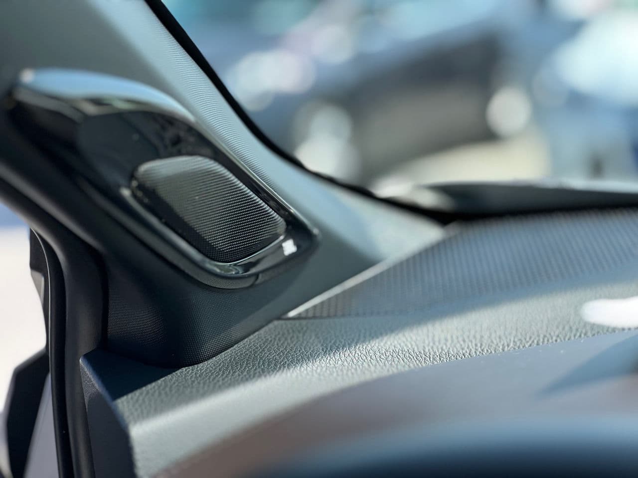 2017 Toyota C-HR — Miniatură 13