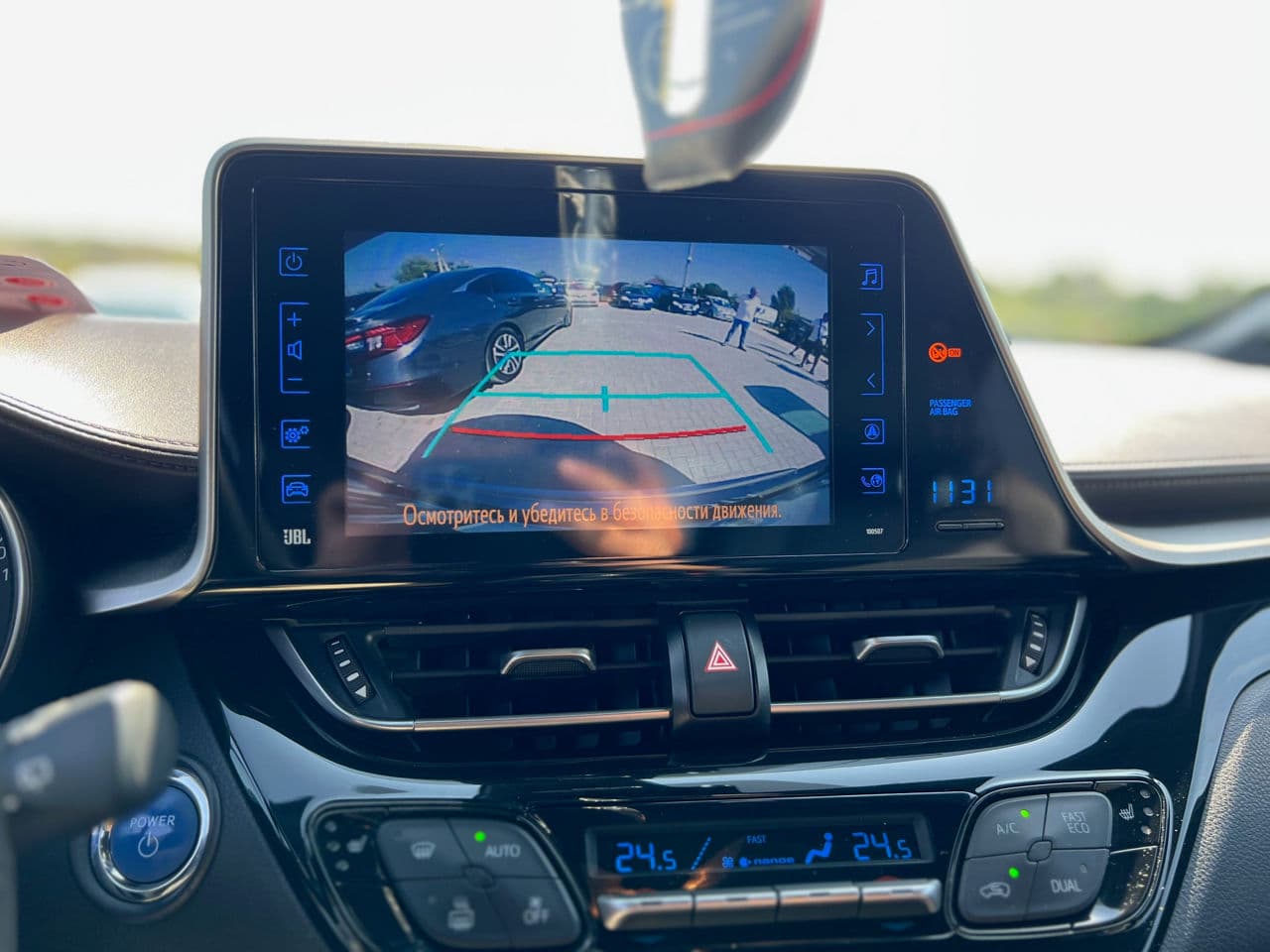 2017 Toyota C-HR — Miniatură 16