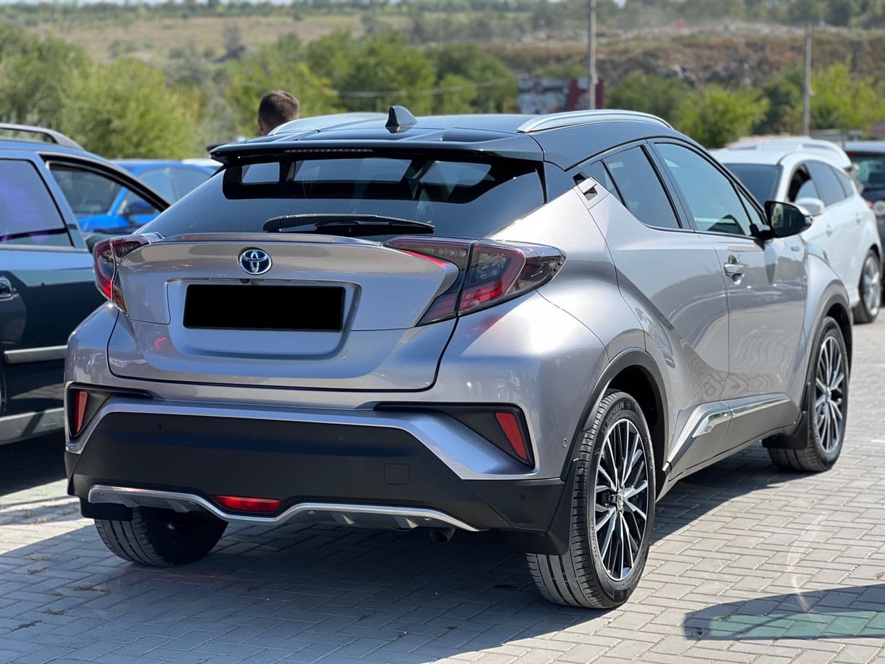 2017 Toyota C-HR — Miniatură 2