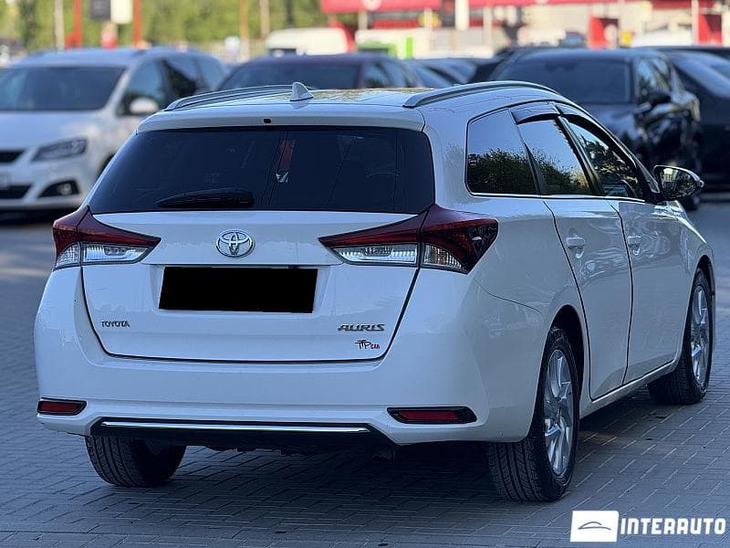 2015 Toyota Auris — Miniatură 4