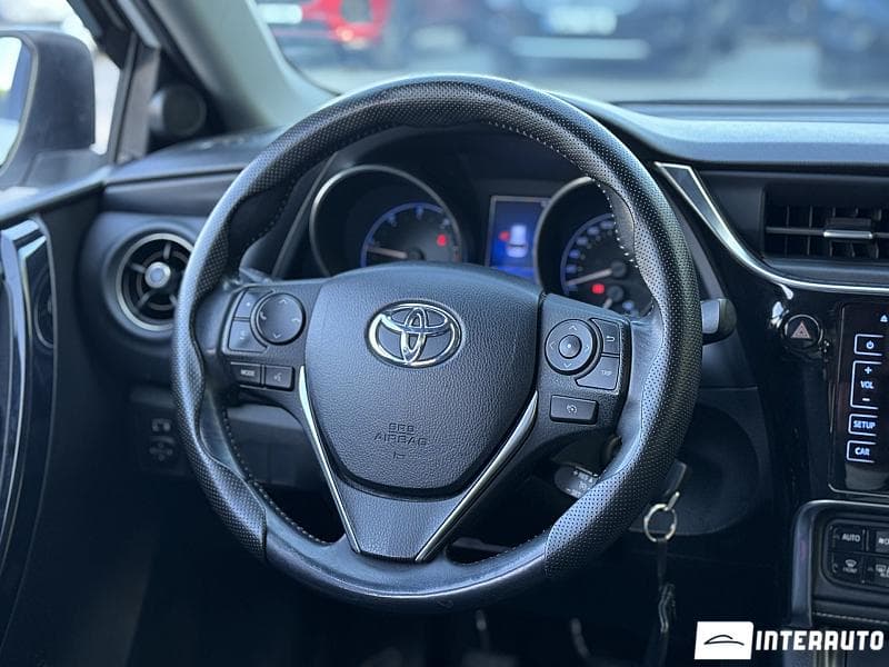 2015 Toyota Auris — Miniatură 8