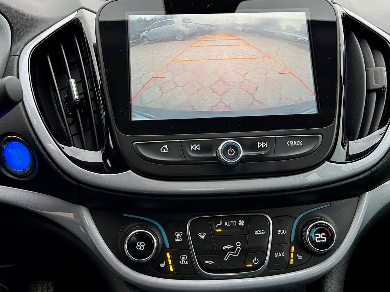 2015 Chevrolet Volt — Miniatură 11
