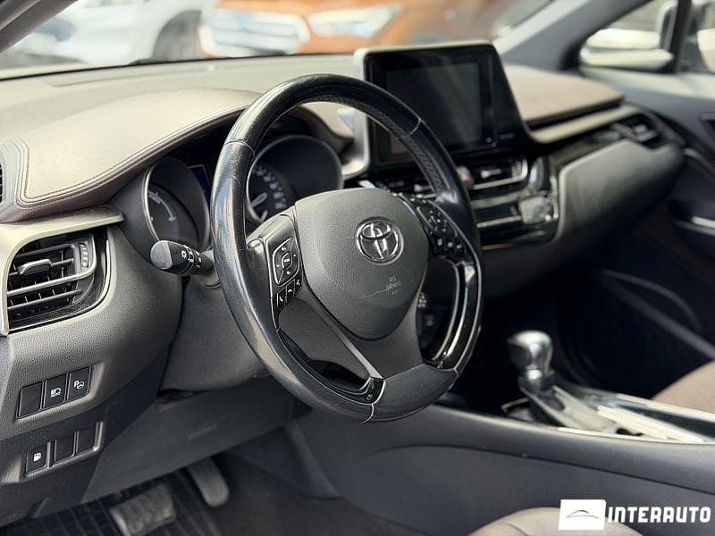2017 Toyota C-HR — Miniatură 9