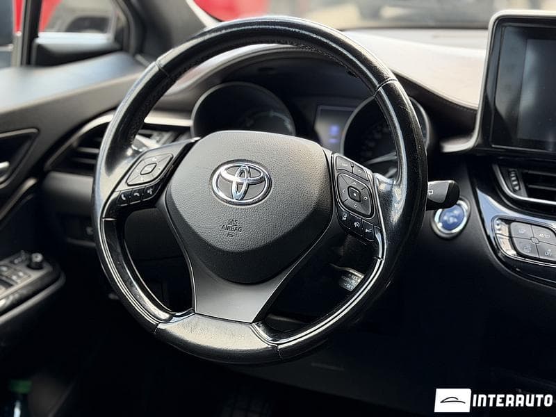 2017 Toyota C-HR — Miniatură 11