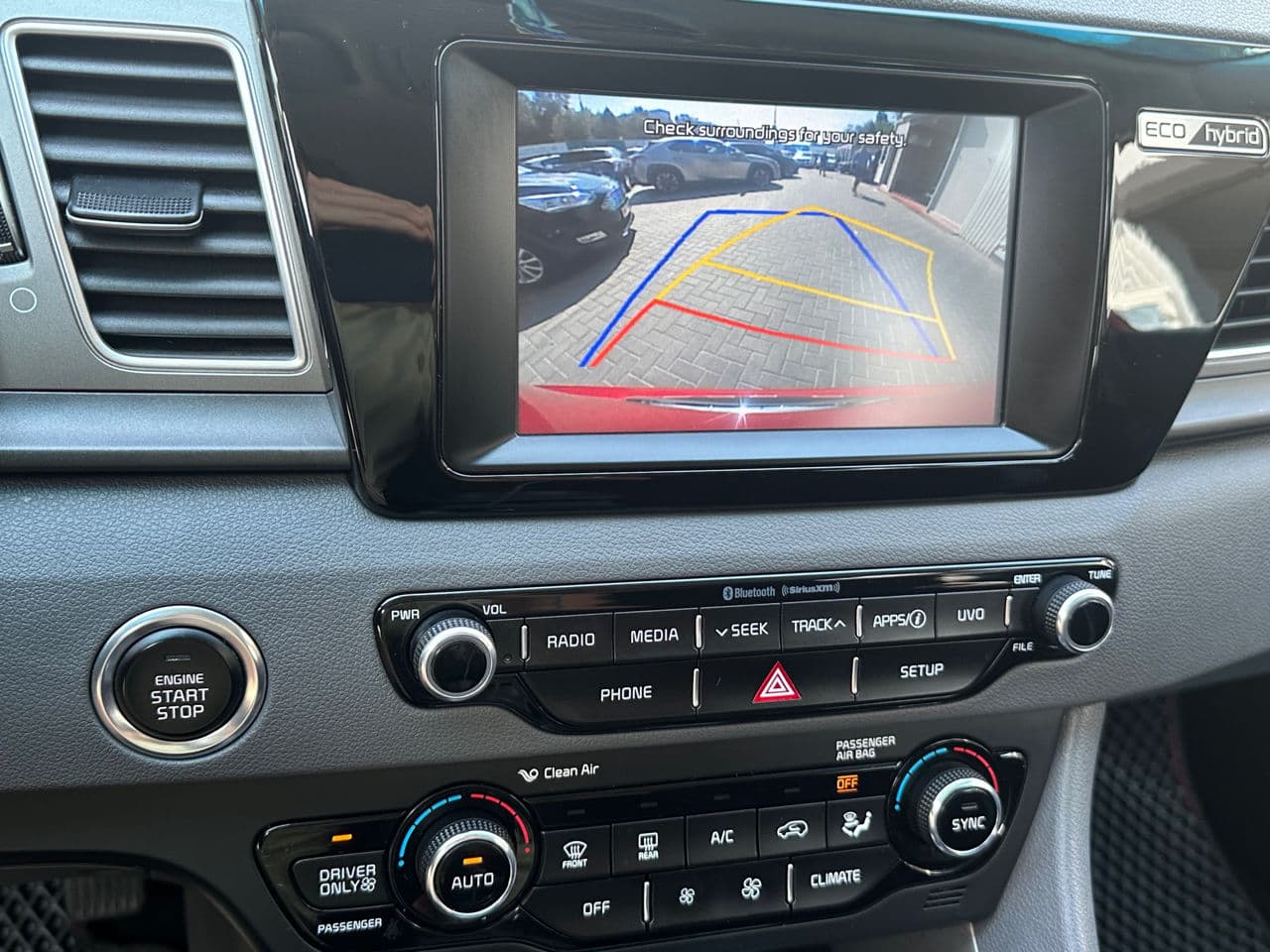2017 Kia Niro — Miniatură 8