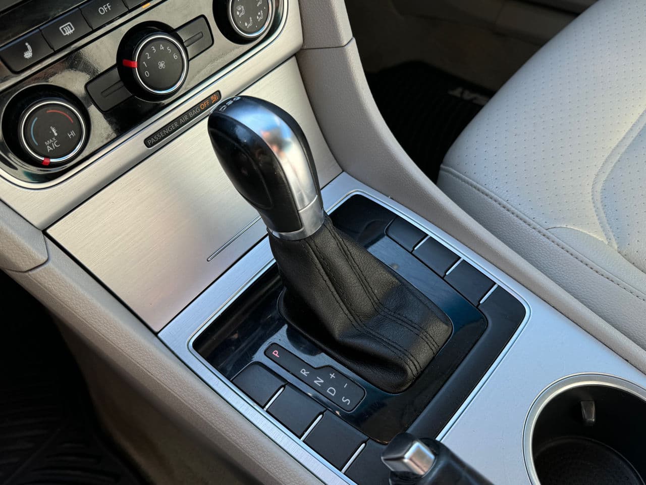 2012 Volkswagen Passat — Miniatură 14