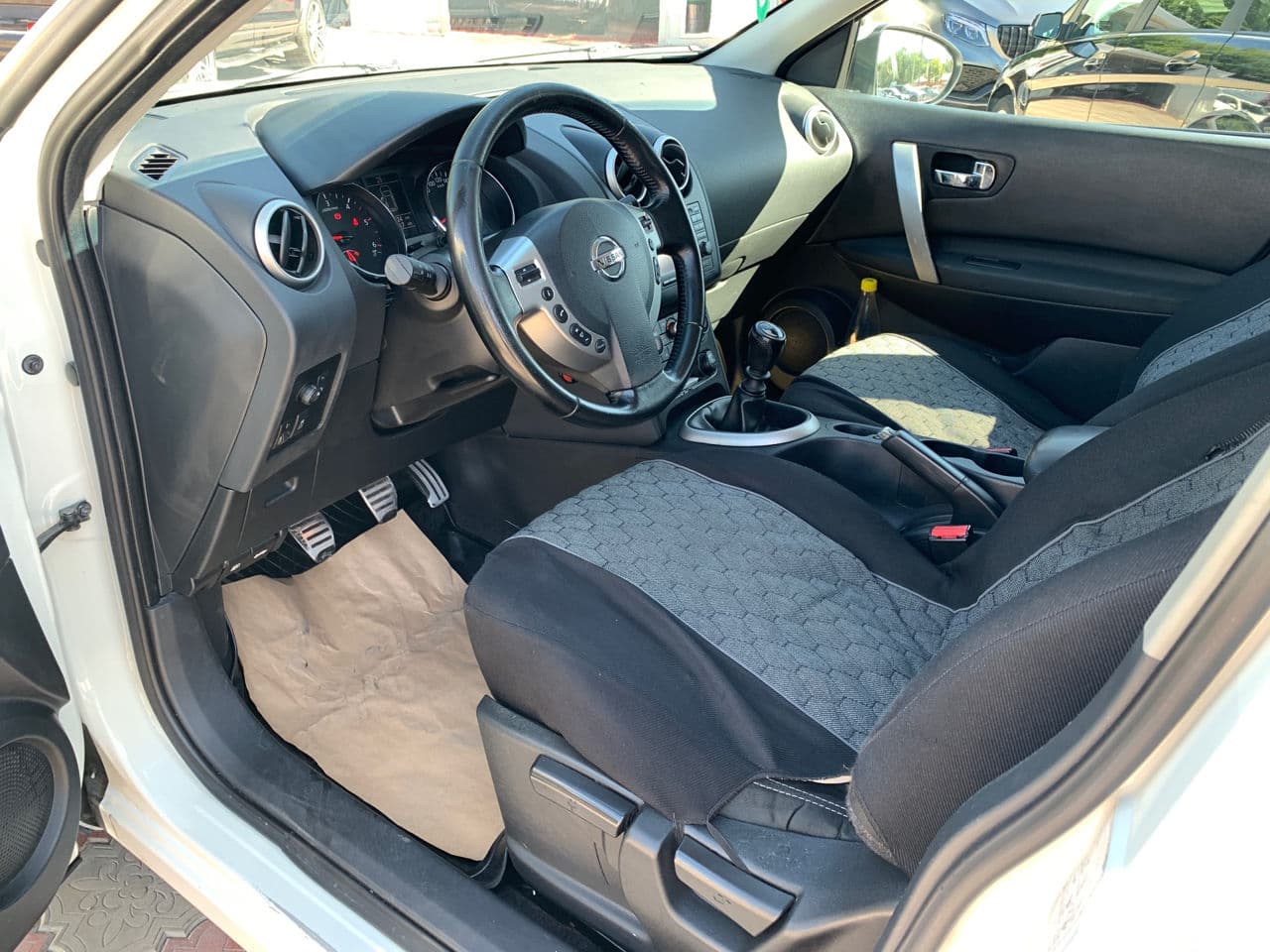 2010 Nissan Qashqai+2 — Miniatură 5