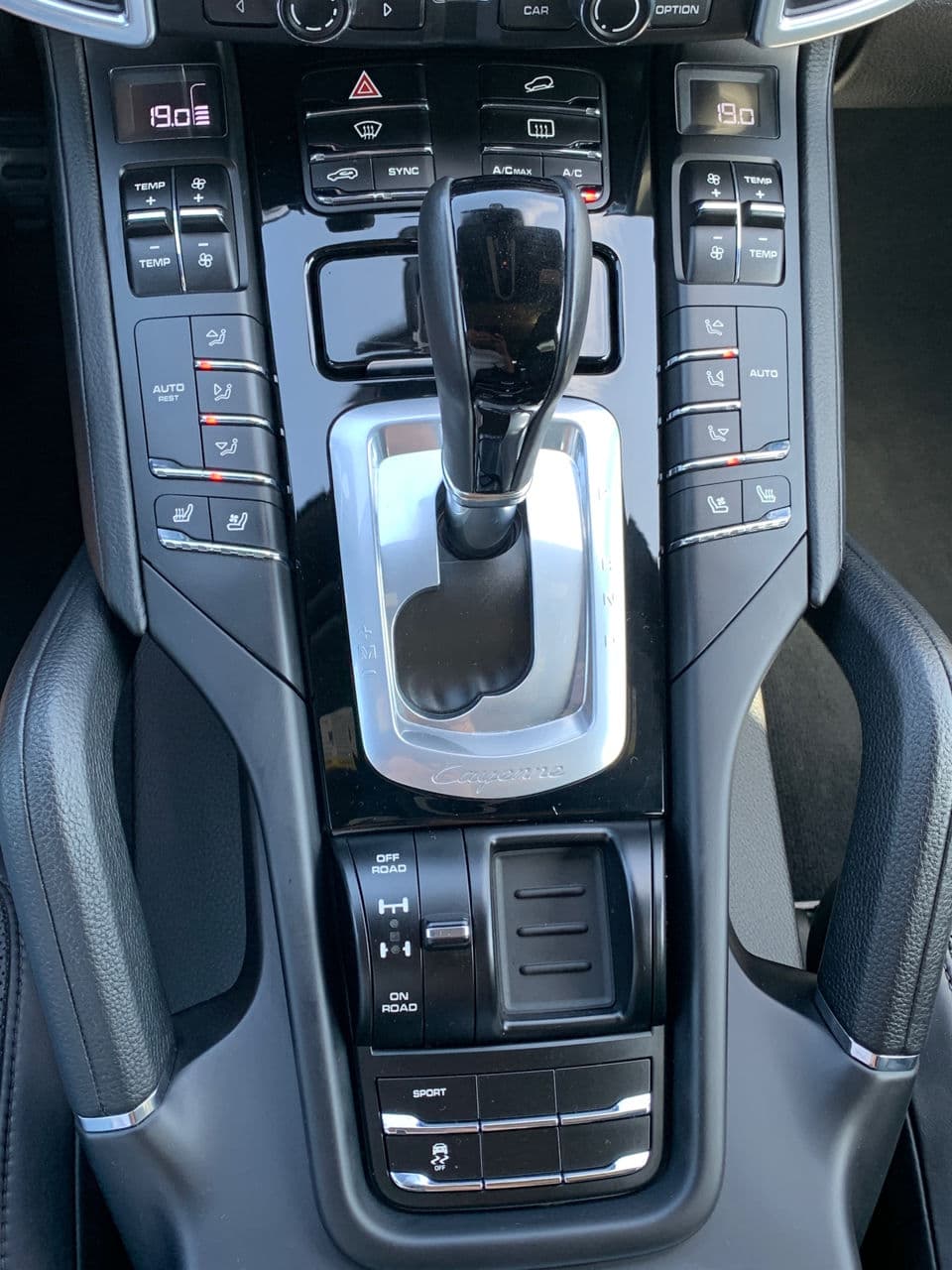 Porsche Cayenne 2016 — Миниатюра 10