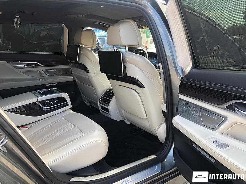 2016 BMW 740 — Miniatură 25