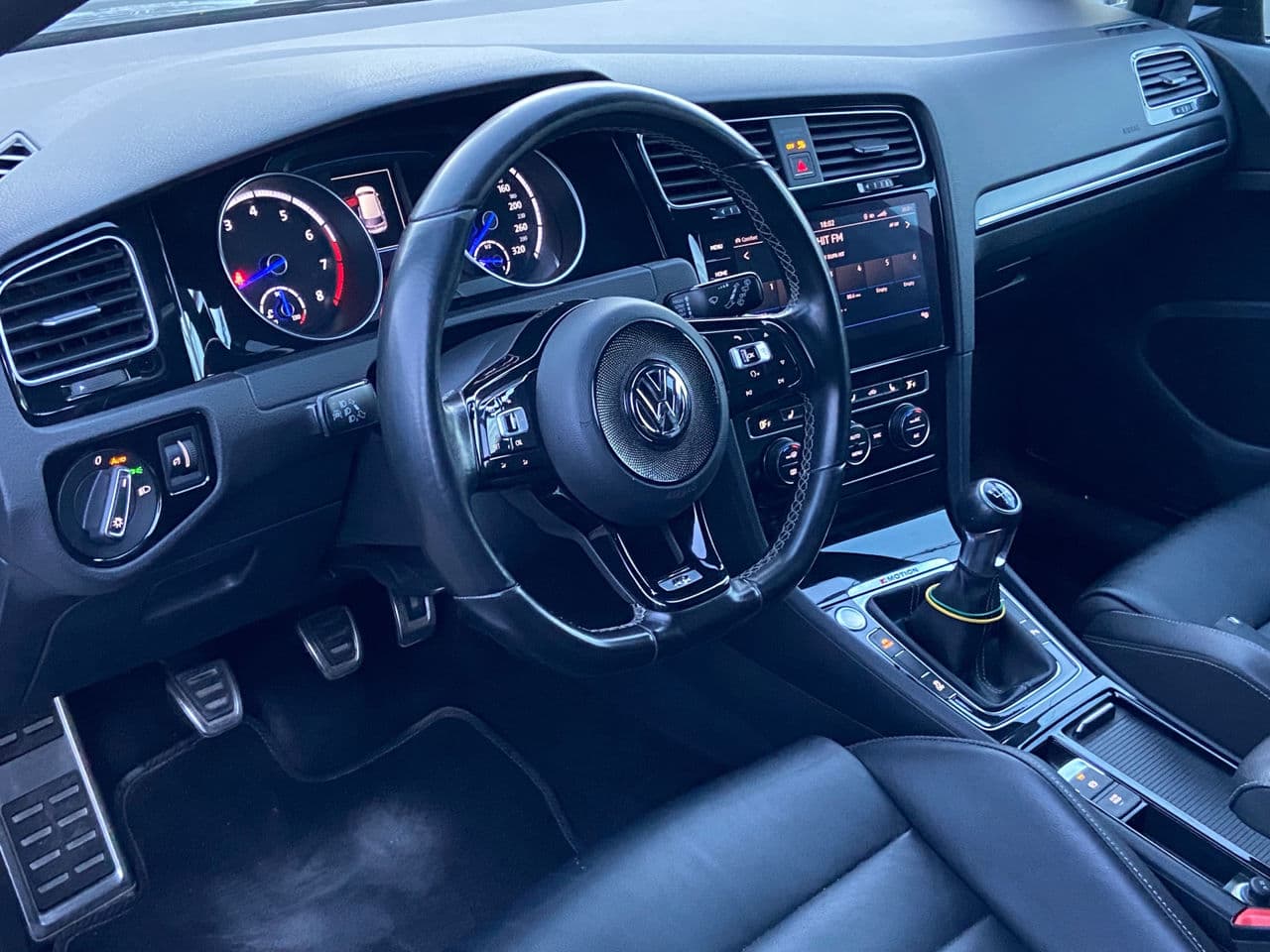 2016 Volkswagen Golf R — Miniatură 9
