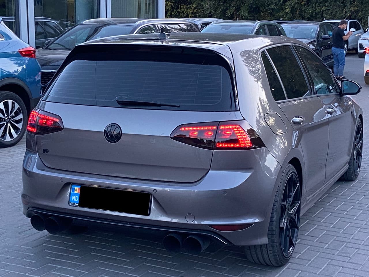 2016 Volkswagen Golf R — Miniatură 2
