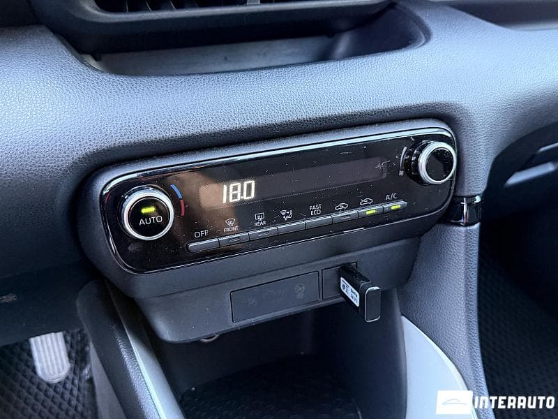 2020 Toyota Yaris — Miniatură 11