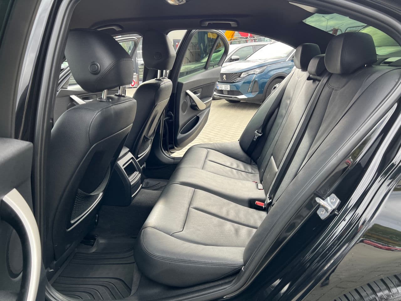 2013 BMW 316 — Miniatură 12