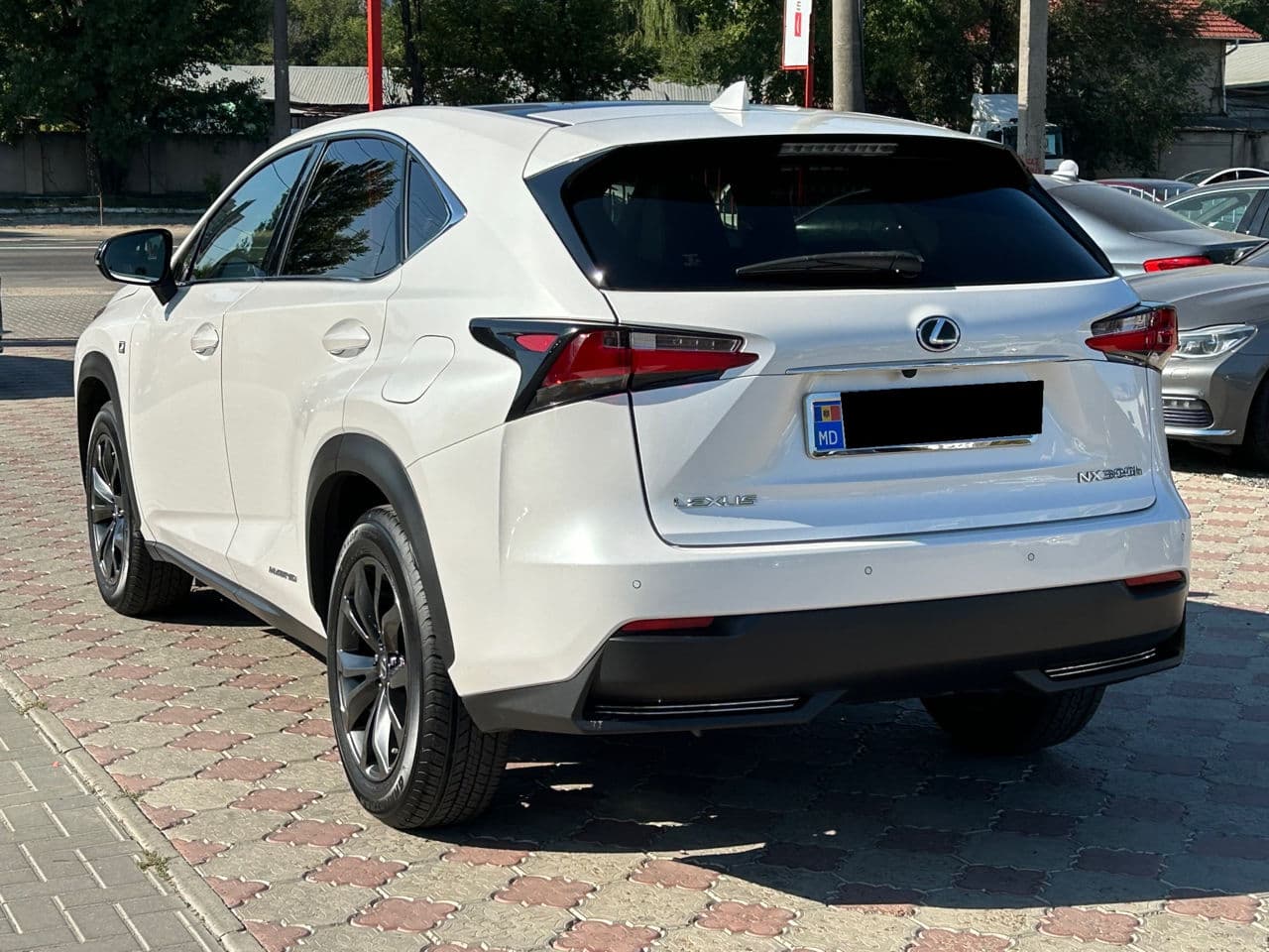 Lexus NX 300H 2018 — Миниатюра 2