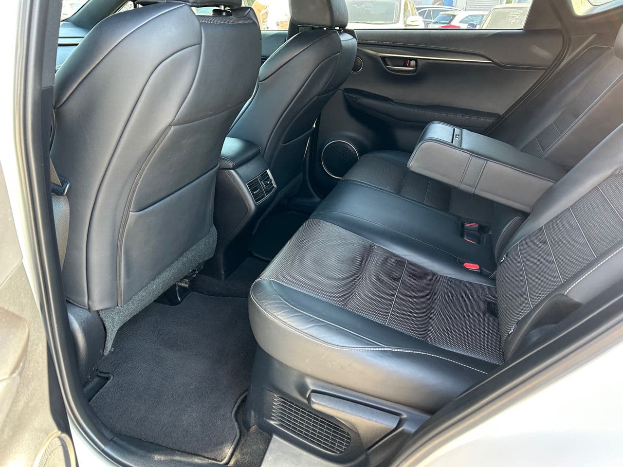 Lexus NX 300H 2018 — Миниатюра 16