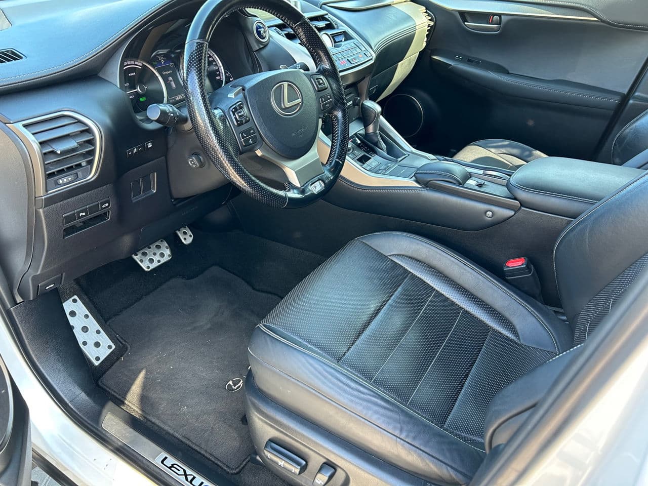 Lexus NX 300H 2018 — Миниатюра 6