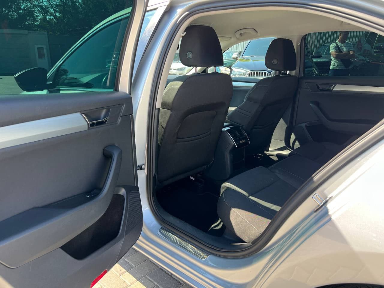 2017 Skoda Superb — Miniatură 14