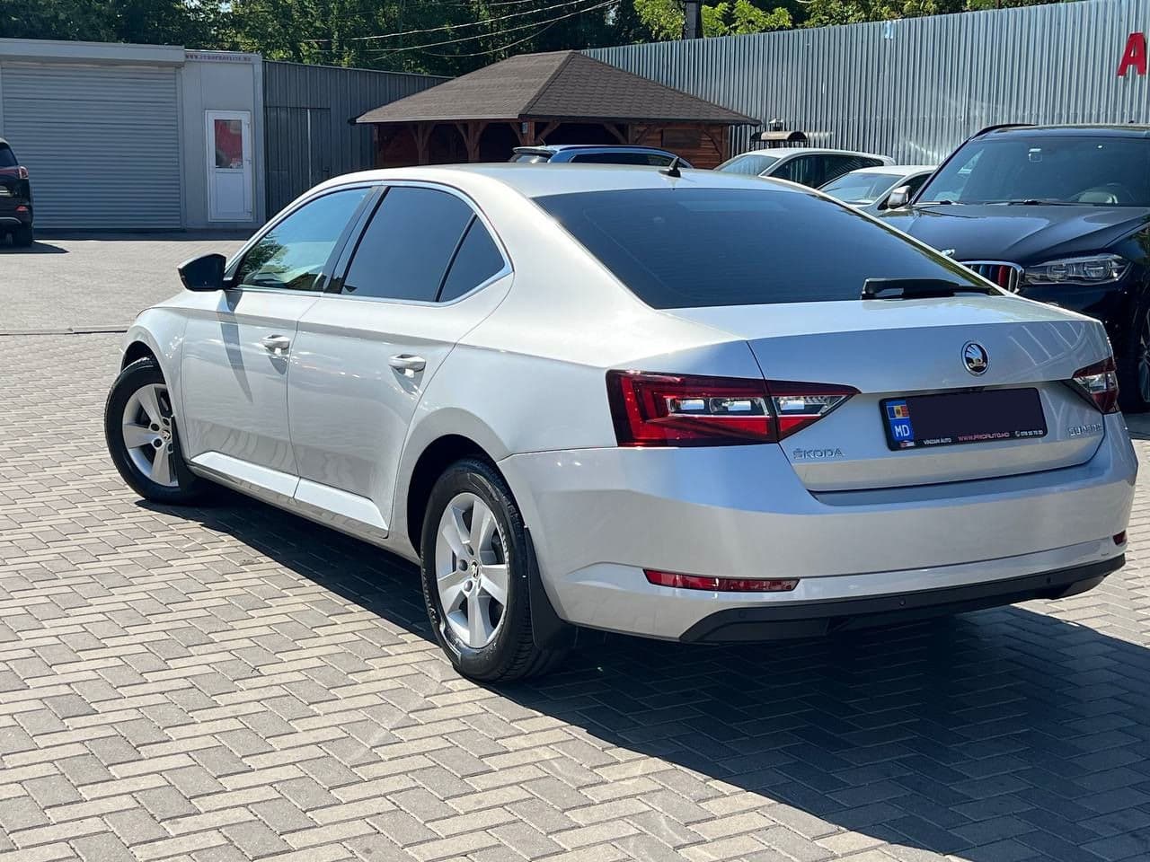 2017 Skoda Superb — Miniatură 2