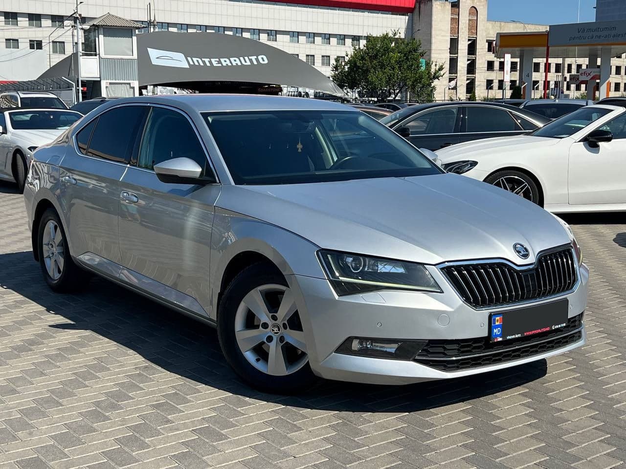 2017 Skoda Superb — Miniatură 3
