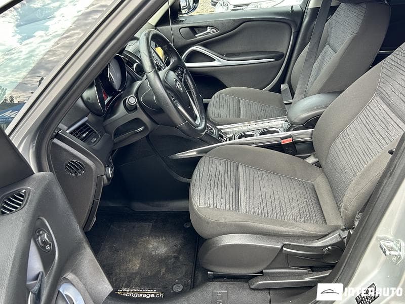 Opel Zafira 2015 — Миниатюра 7