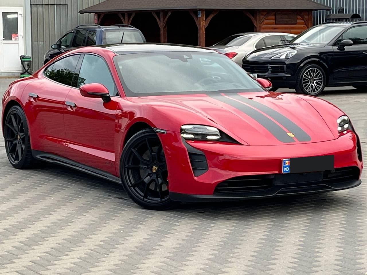 2022 Porsche Taycan GTS — Miniatură 3