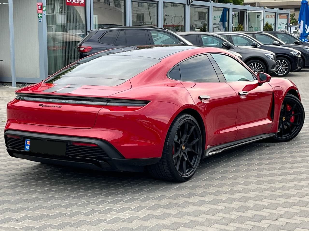 2022 Porsche Taycan GTS — Miniatură 2
