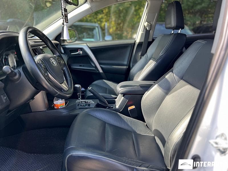 2017 Toyota Rav-4 — Miniatură 9