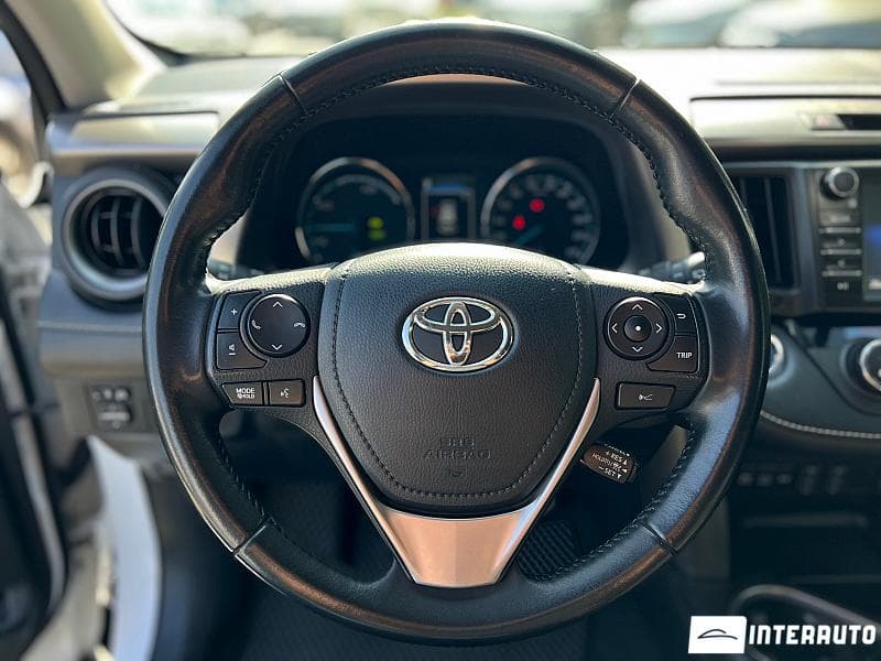 2017 Toyota Rav-4 — Miniatură 11