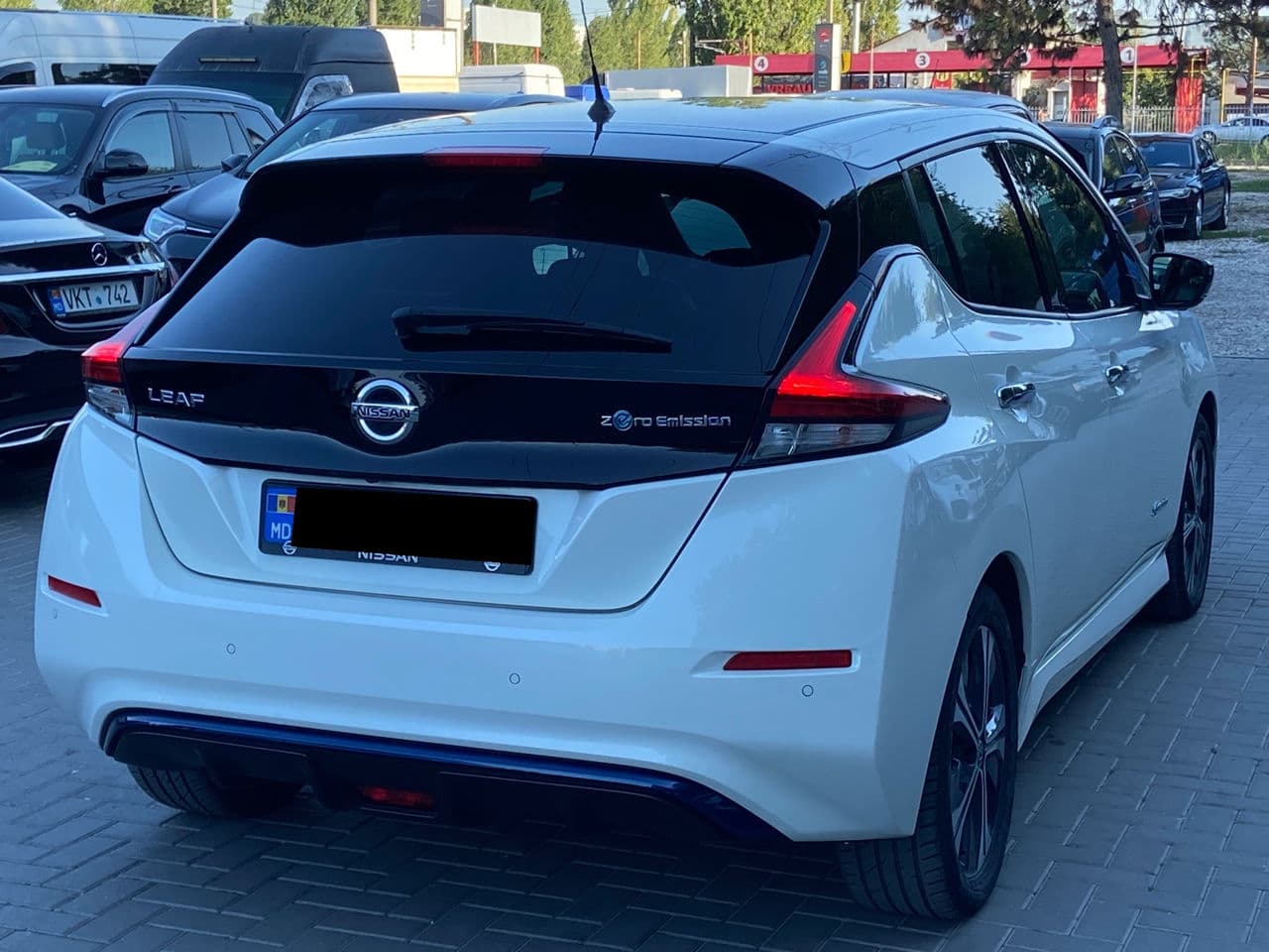 2018 Nissan Leaf — Miniatură 2